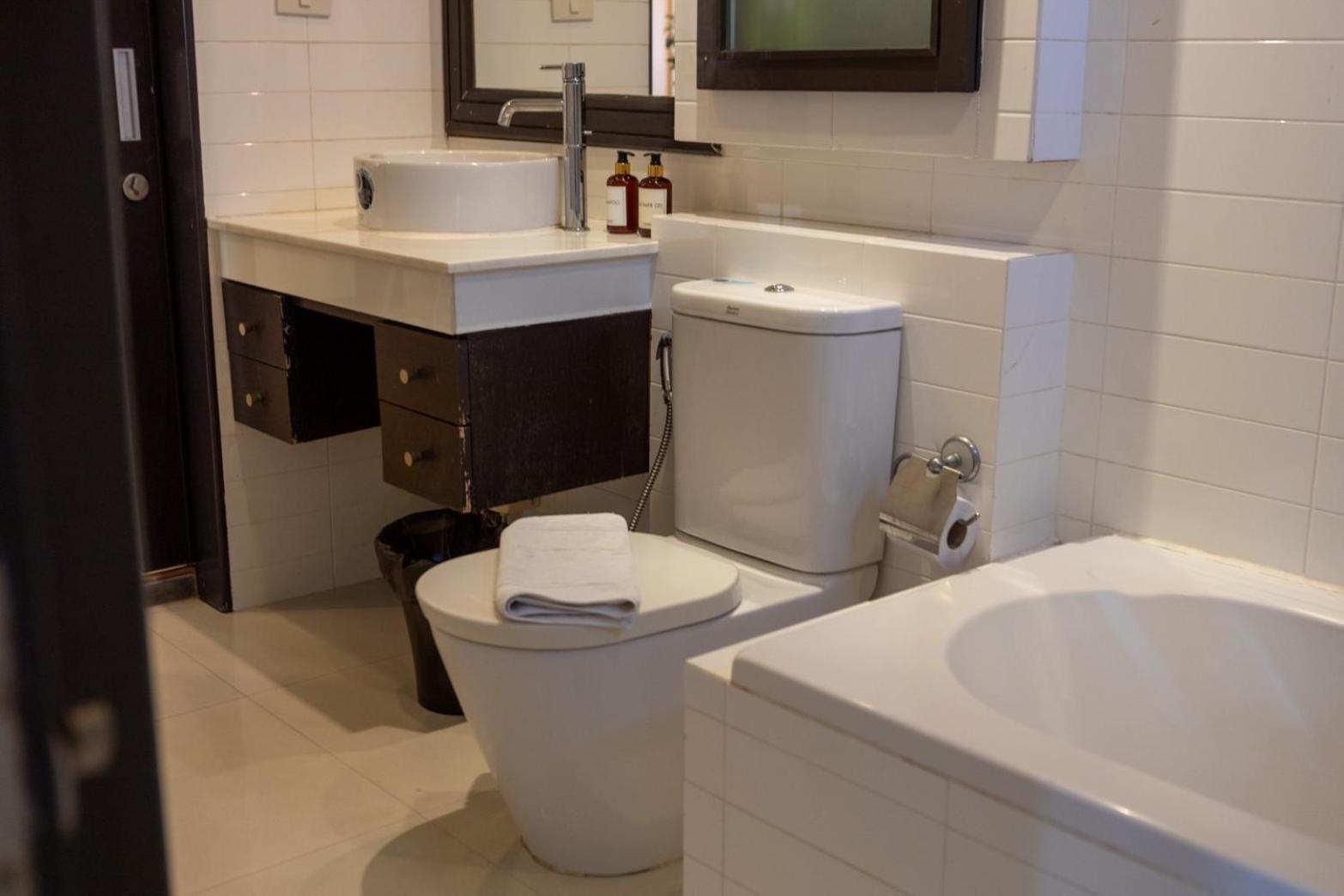 P Villa Lamoon Thonglor Бангкок Экстерьер фото